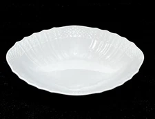 Indiana Glass Harvest Grape Milk Glass 9 1/2" Oval Serving Bowl Great 