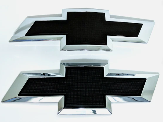 Chevy Silverado 1500 2500HD 3500HD rejilla negra y portón trasero emblema de pajarita Foto 2 de 3