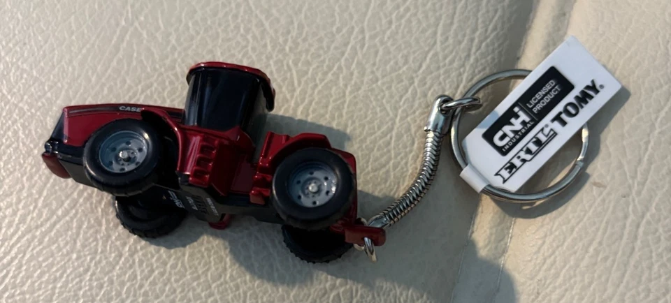 ERTL SCALE CASE IH 4WD TRACTOR KEY RING Keychain New with tags - Image 2 of 2