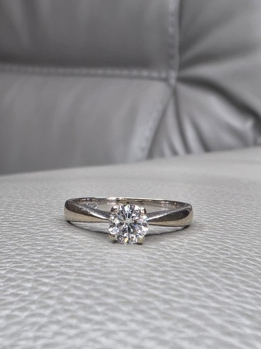 18ct Gold Solitaire Diamond Ring 0.51ct - Picture 7 of 11