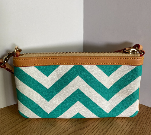 Dooney & Bourke Wristlet Clip Zip Top Clutch Turquoise Chevron Tan Leather Trim - Picture 5 of 18