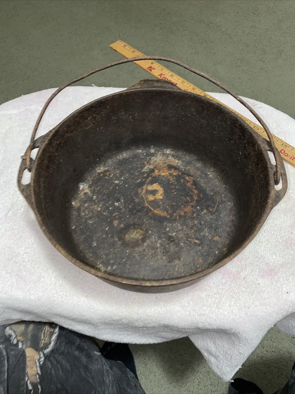 VINTAGE CAST IRON CAULDRON BEAN POT 10”
