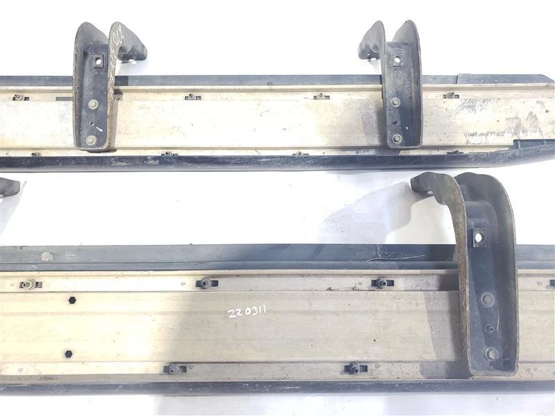 Pair Running Boards Minor Damage On Left OEM 2004 2010 Infiniti QX56 — 第 3/4 张图片
