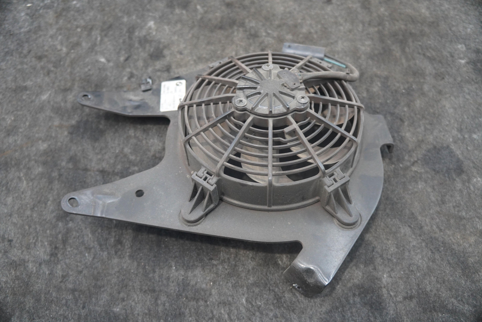 Rear Trunk Auxiliary Engine Cooling Fan Motor 17427639680 OEM BMW i8 2014-20