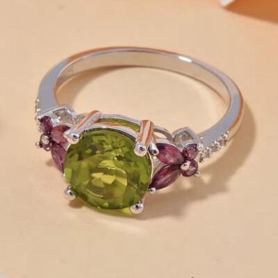 Hebei Peridot und Multi Edelstein 3,75 ctw Flatterflügel Ring in Rhodium über SS