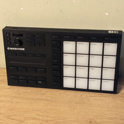 Native Instruments Maschine Mikro Mk3 USB MIDI controller 16 drum
