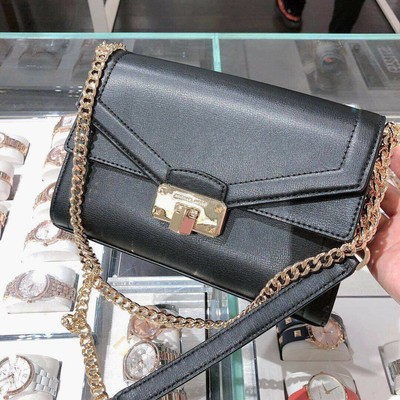 kinsley medium shoulder flap