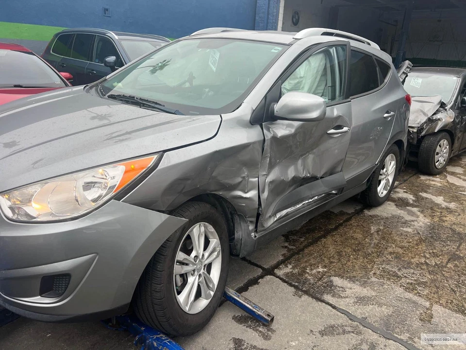 Used Rear Left Door Glass Rear fits: 2011 Hyundai Tucson privacy tint Rear Left - Image 3 of 4