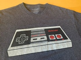 NINTENDO Controller T-Shirt MENS medium NES Classic Gamer Retro Gaming Vintage M