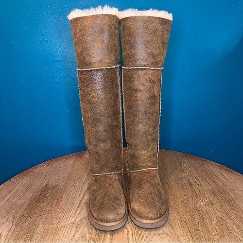 Stivali UGG sopra il ginocchio Bailey bottoni shearling castagno scuro donna taglia 8 - Foto 6 di 13