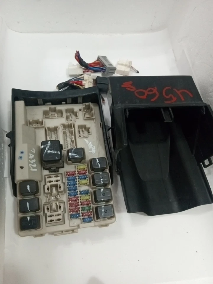 284B7EG01A 2006-2010 Infiniti M35 M37X M45 Módulo de alimentación IPDM Relé de caja de fusibles Foto 2 de 4