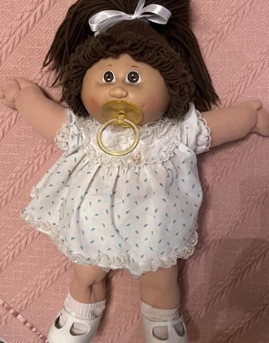 Original 1982 Calico Cabbage Patch Doll with paci– Immaculate , Original Clothes