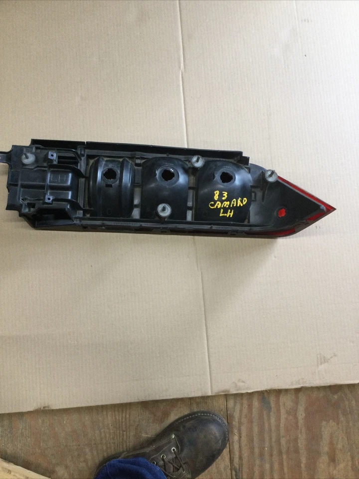 Luz trasera izquierda Chevy Camaro 1983-1990 (izquierda) GM 5973137 2 AG OEM usada (83) Foto 2 de 4