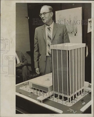 1969 Press Photo Del Webb displays scale model of complex project in Denver