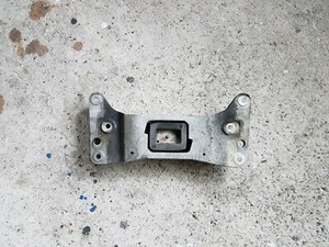 BMW 5er F10 F11 LCI Getriebehalter Getriebeträger 6858029