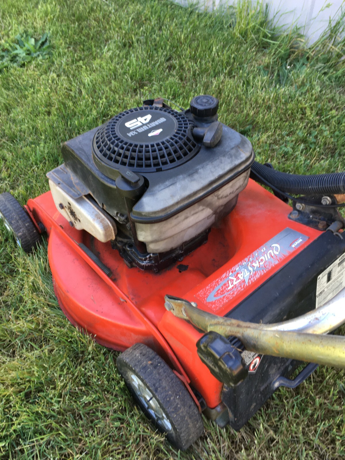 Rover Lawn Mower with a Briggs and Stratton Quantum 190cc 6.5hp XM 45