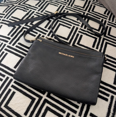 Michael Kors Black Pebbled Zip Crossbody Bag Gold Hardware Detachable Strap