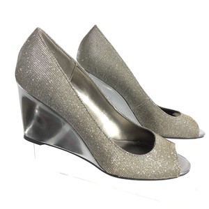 bandolino silver pumps
