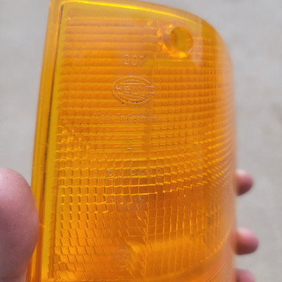 Volvo 240 Drivers Side 2 Screw Amber Turn Signal Lens Corner 242