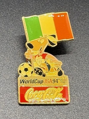 (B) Vintage Coca Cola Ireland USA 94 World Cup Striker Dog Soccer Pin Coca-Cola