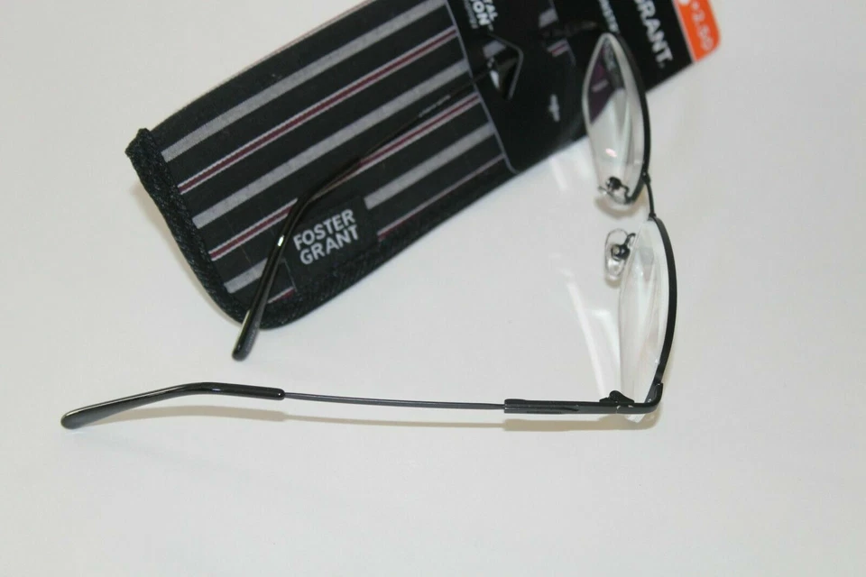 Foster Grant Premium Construction Reading Glasses with Neoprene Case +2.50 () - Image 2 of 3