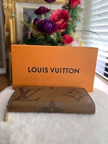 Louis Vuitton Monogram Giant Reverse Zippy Wallet
