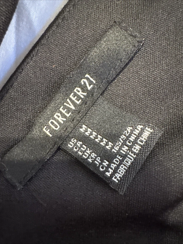 Forever 21 中号连衣裙 M 小黑连衣裙除夕夜装派对 — 第 3/4 张图片