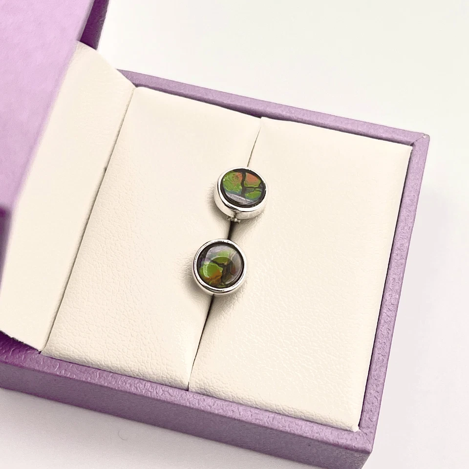 Aretes de ammolita 6x6 mm - Piel de dragón rojo verde azul - Plata de ley Foto 2 de 4