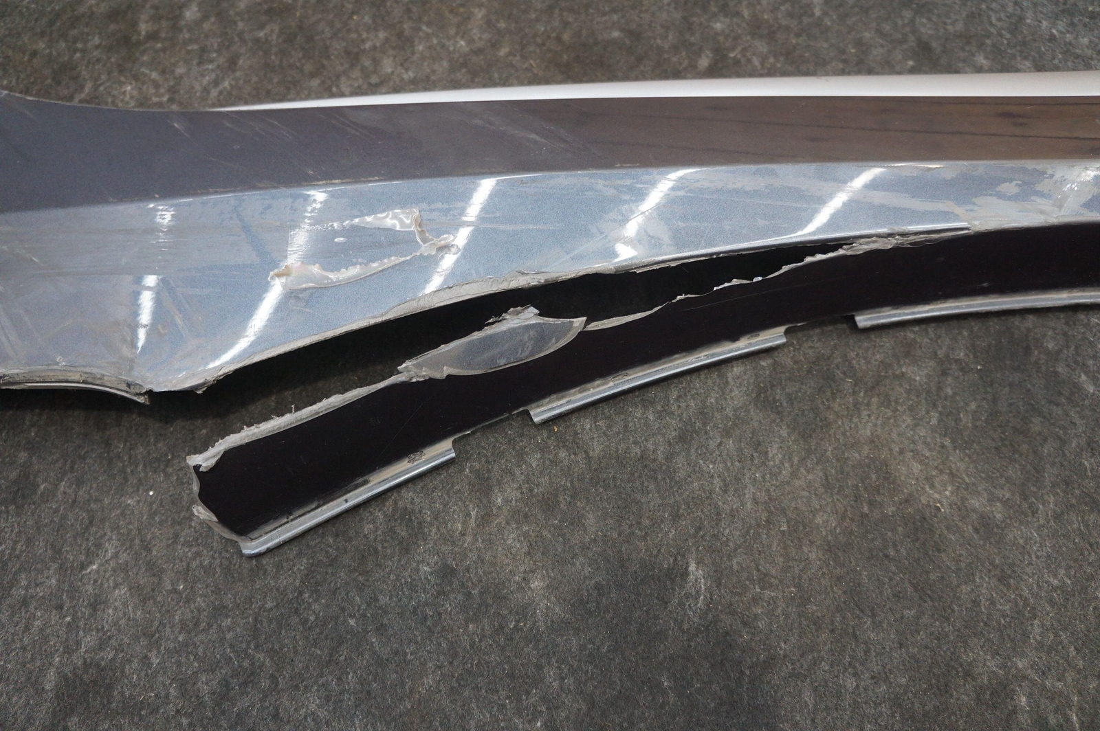 Left Rocker Molding Side Skirt (490) OEM 51777372039 Bmw I8 2014-17 19-20 *Note*