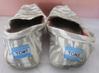 TOMS Size 7 Casual Canvas Slip On Comfort Flats Shoes Gray W7 Gray White — photo 4