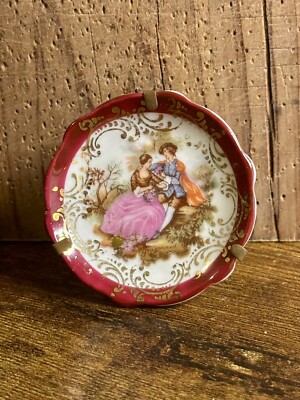 LIMOGES MINIATURE PORCELAIN GOLD TRIM ''RARE PLATE'' W/LOVERS & PLATE STAND MBA5