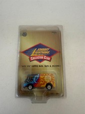 Johnny Lightning Collector Club 60s VW Hippie Bus Sun Moon E23
