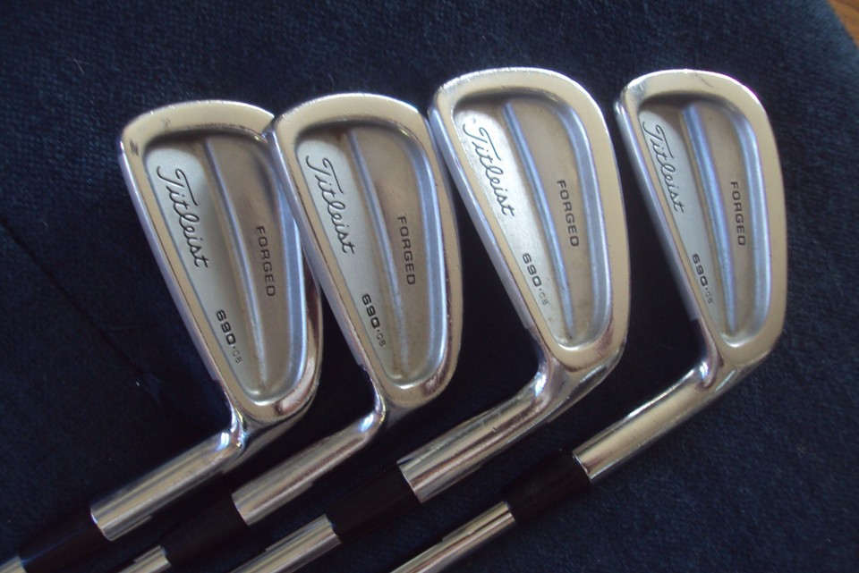 Fer 4 Titleist 690 MB Forgé, Manche Acier S300 - Occasion Droiteur