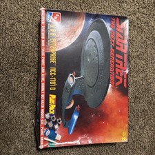 AMT ERTL Star Trek The Next Generation U.S.S. Enterprise NCC-1701 D Plus Pack