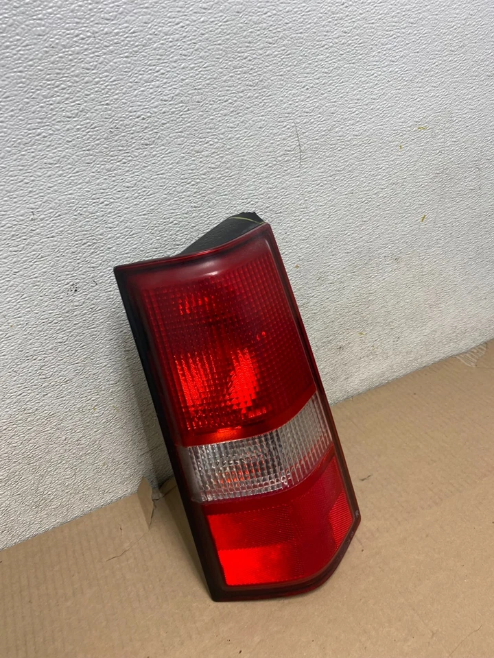 Luz trasera pasajero derecho Chevrolet Express 1500 2500 3500 2003-2017 J0007 DW Foto 3 de 4