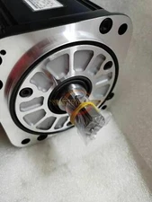 ONE NEW Yaskawa SGMRS-13A2A-YRA1 Servo Motor SGMRS13A2AYRA1