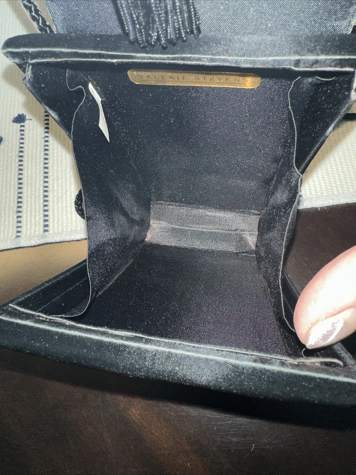 Valerie Stevens - Vestido extravagante preto vintage patenteado borla bolsa preta. - Imagem 4 de 4