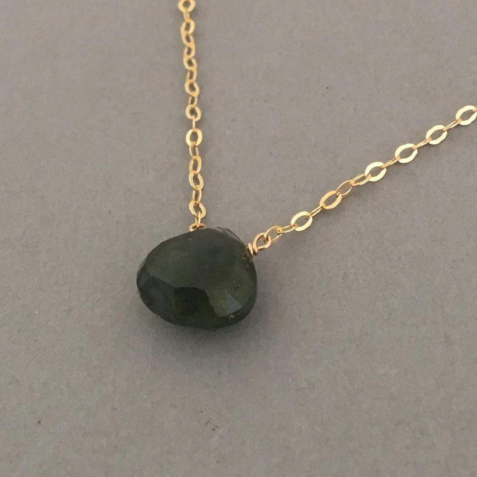 Collar de piedra aguamarina musgo en relleno de oro, relleno de oro rosa, plata de ley Foto 2 de 4