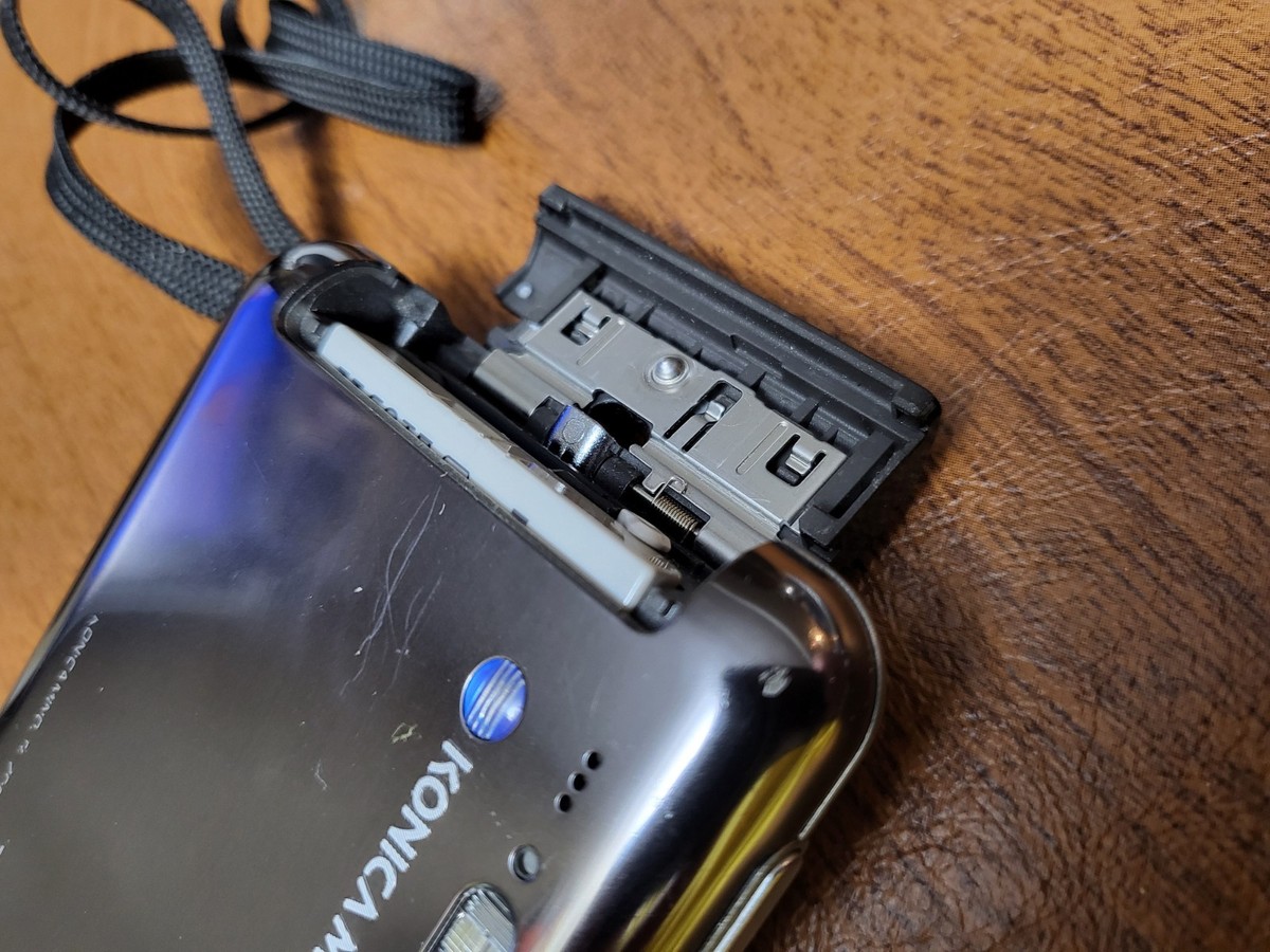 Konica Minolta DiMAGE X1 8.0MP Digital Camera - Silver for sale