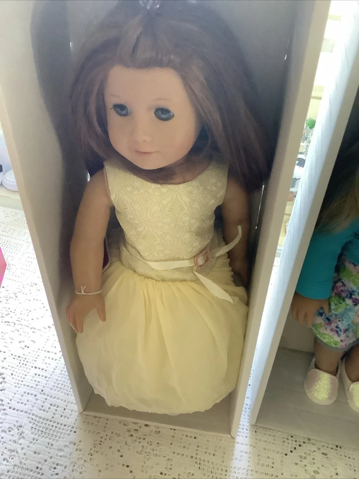AMERICAN GIRLS DOLLS  EMILY AND A TRULY ME , WITH THEIR CLOTHES SHOES IN BOX - Image 3 of 4