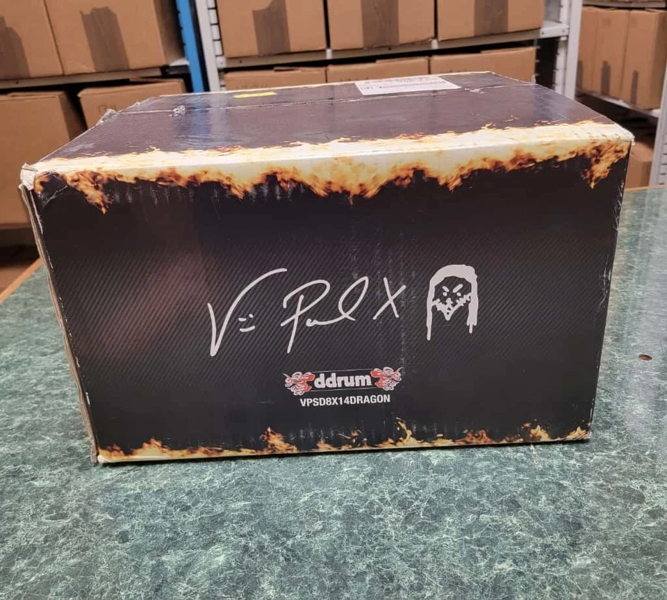 VINNIE PAUL (PANTERA, HELLYEAH) Hand Signed AUTOGRAPHED Snare DDrum DRAGON+BONUS - Image 4 of 4