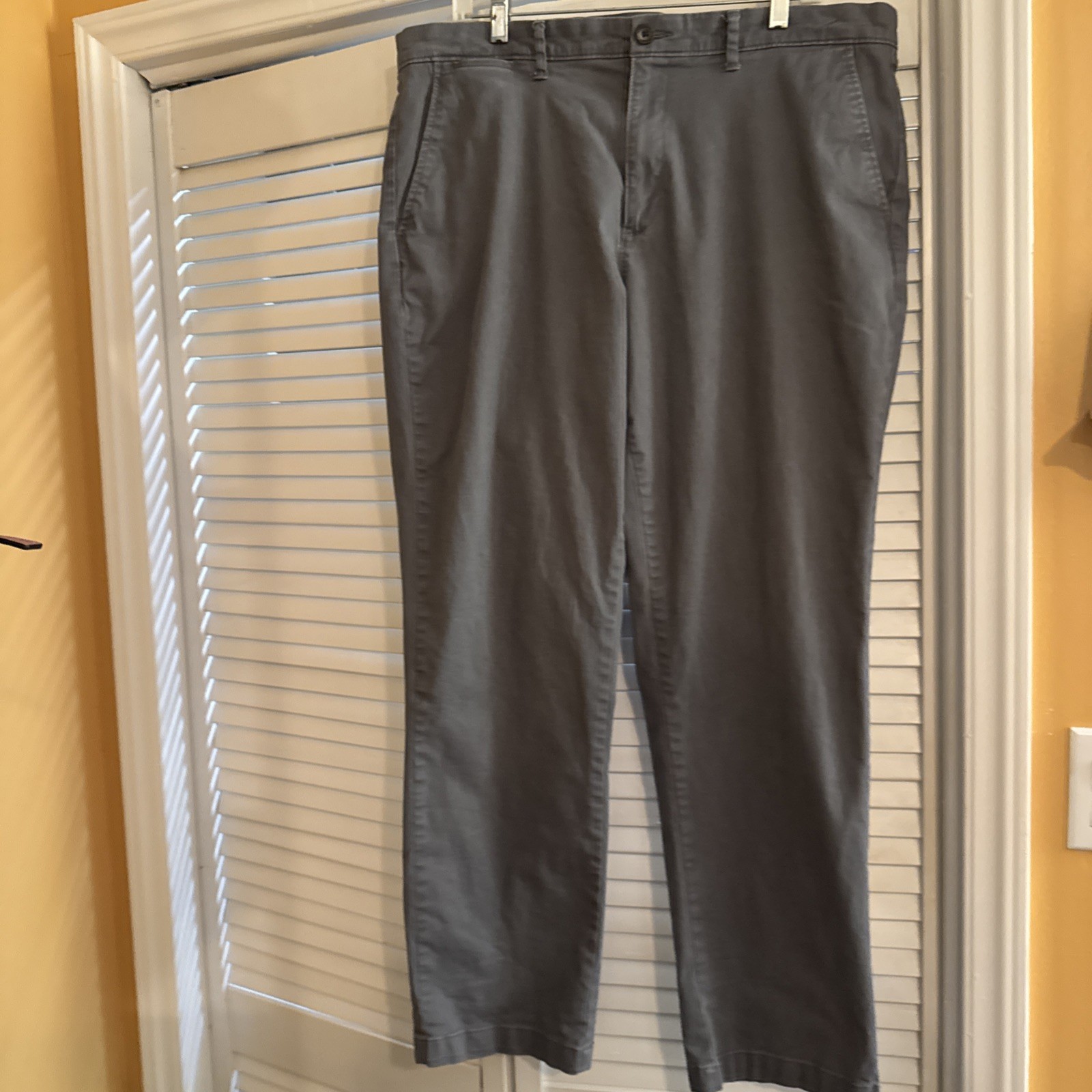 Amazon Essentials Wrinkle Resistant Athletic Work… - image 1