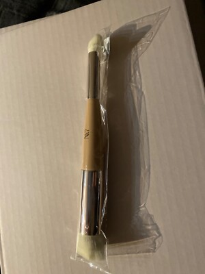 Doll 10 Dual Ended Foundation + Concealer Brush No.7 Sealed