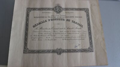 Altes Diplom Patent MEDAILLE EHRE Arbeit EDITH BOUVRY DISTILLERIES EVREUX