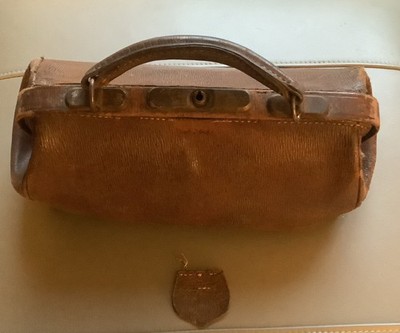 Antike kleine braune Leder Gladstone Arzttasche, 14,5''x4'' rund 100 Jahre alt