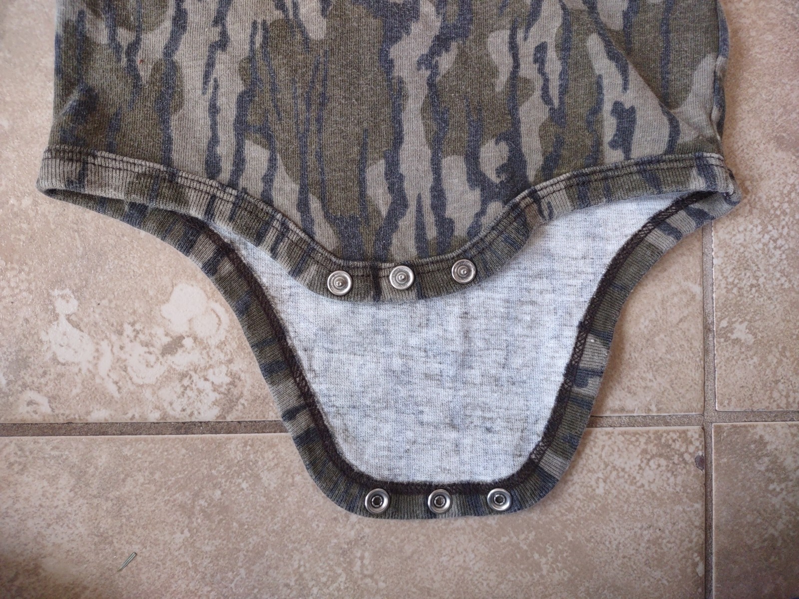 CARHARTT Baby Long Sleeve Camouflage Bodysuit Size 18M Cool Kid Infant Clothing thumbnail 6