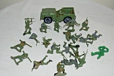 Vintage plastic toy Tim-Mee Army Jeep & 21 soldiers VGC