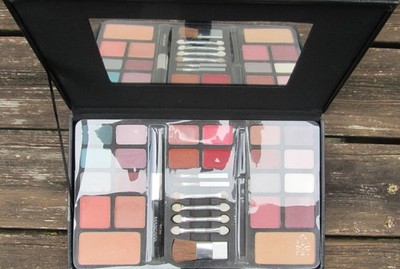 Tchibo Geschenk Schminkset, Make-up Koffer, Erlös ab  1,- wird gespendet!