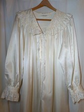 Komar womens Silky nite Gown Robe Long Sleeve Robe Collar Ivory Size Large USA