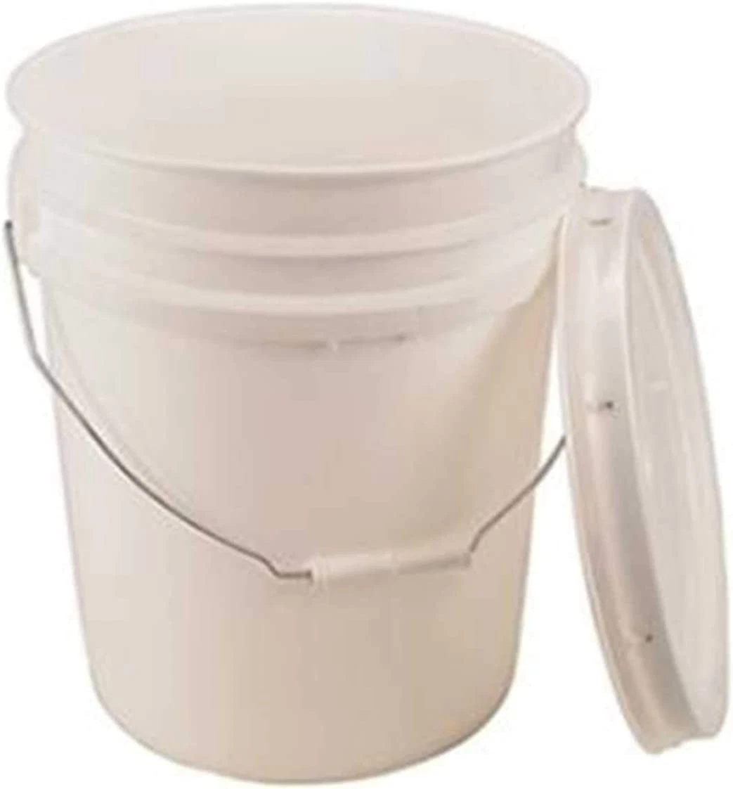 Plastic bucket with cheap lid and handle